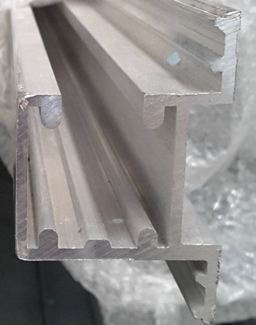 Folding Bottom Roller Rail; 5.0m