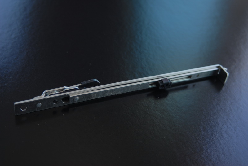 กลอนประตูเปิดคู่